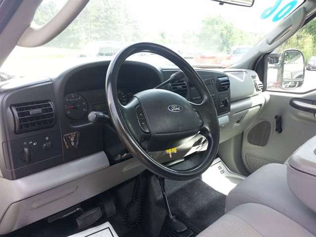 2006 Ford F-250 Super Duty XL 2dr Regular Cab 4WD LB